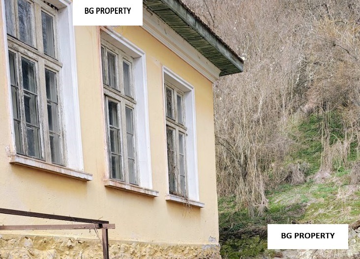 Продава БИЗНЕС ИМОТ, гр. Трън, област Перник, снимка 2 - Други - 49616081