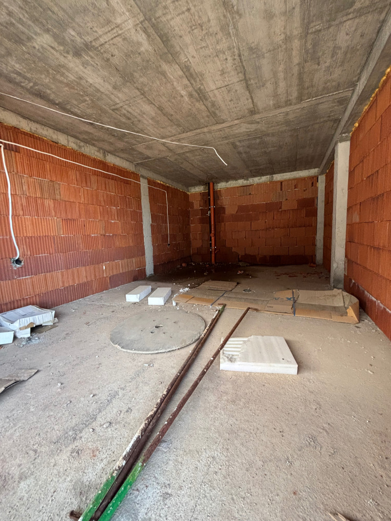 Продава ГАРАЖ, ПАРКОМЯСТО, гр. Пловдив, Остромила, снимка 3 - Гаражи и паркоместа - 53322974