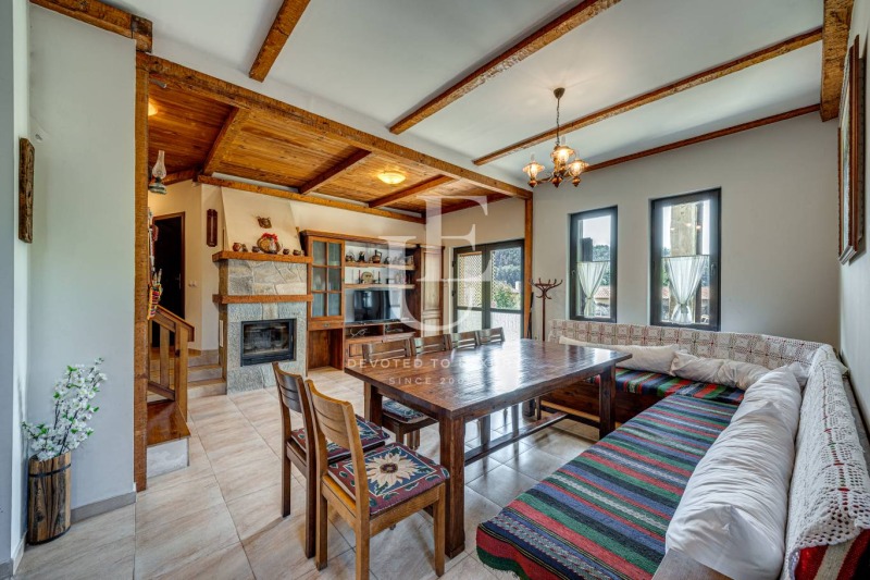 À venda  Casa região Sófia , Godetch , 380 m² | 54818504