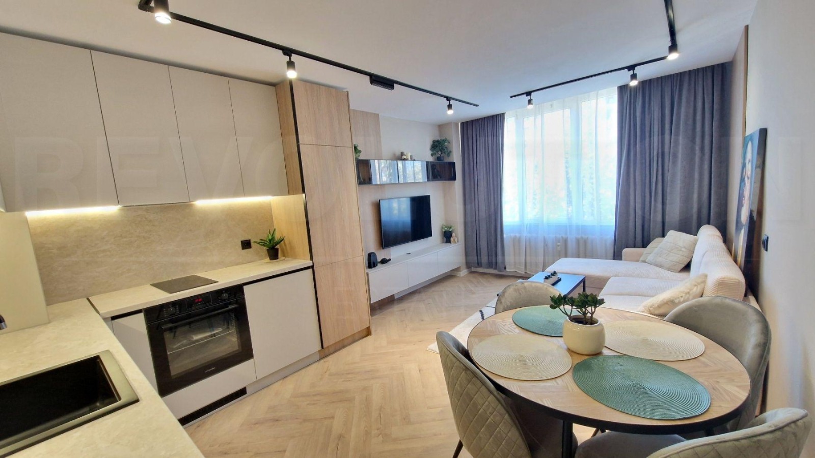 Продава МНОГОСТАЕН, гр. София, Дружба 1