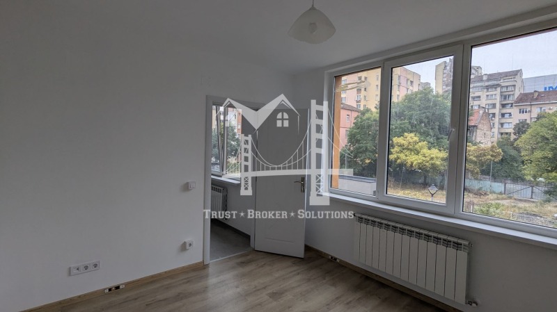Продава  3-стаен град София , Зона Б-5-3 , 135 кв.м | 44950051