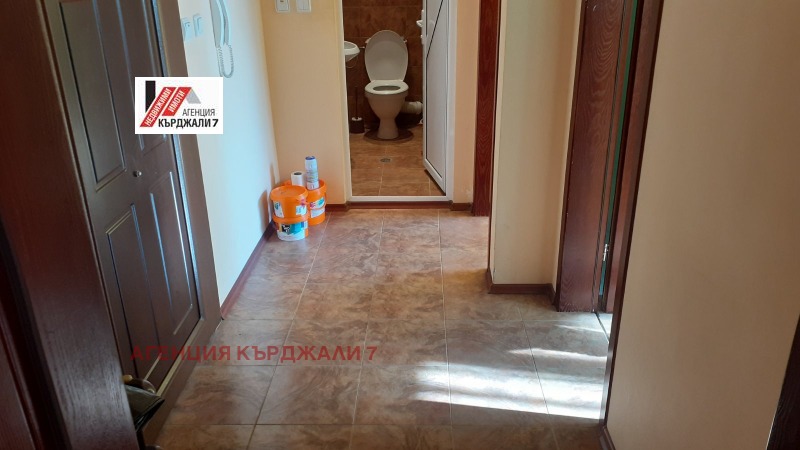 Продава 3-СТАЕН, гр. Кърджали, Възрожденци, снимка 1 - Aпартаменти - 49310161