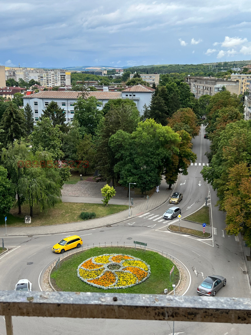 Продава 3-СТАЕН, гр. Разград, Център, снимка 3 - Апартаменти - 53200642