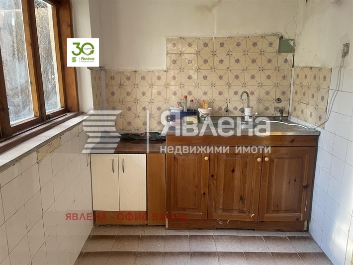 Продава ЕТАЖ ОТ КЪЩА, гр. Варна, Цветен квартал, снимка 2 - Етаж от къща - 54624457