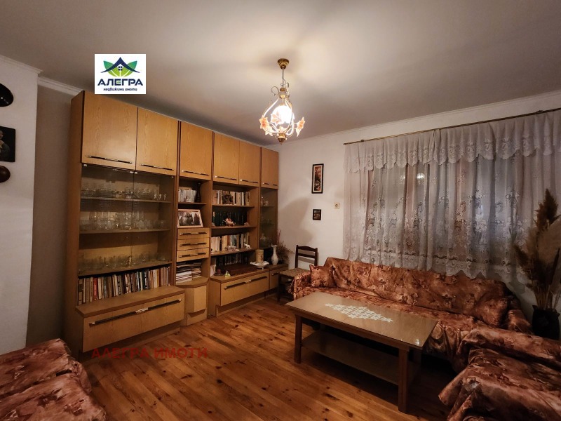 Продава КЪЩА, с. Братаница, област Пазарджик, снимка 3 - Къщи - 48907570