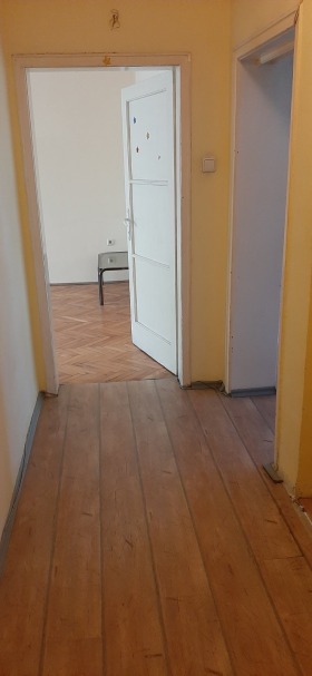 1 quarto Suhata reka, Sofia 1