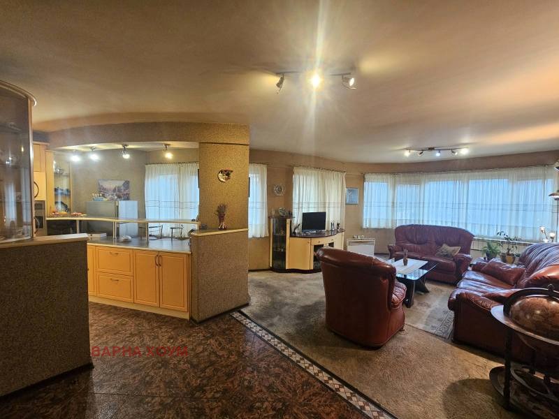 Продава 3-СТАЕН, гр. Варна, Център, снимка 2 - Апартаменти - 53982133