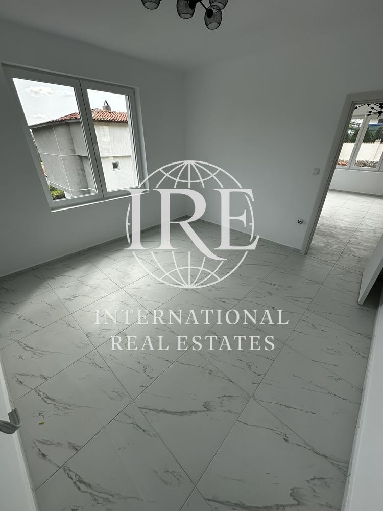 Продава КЪЩА, гр. Балчик, област Добрич, снимка 3 - Къщи - 52120088