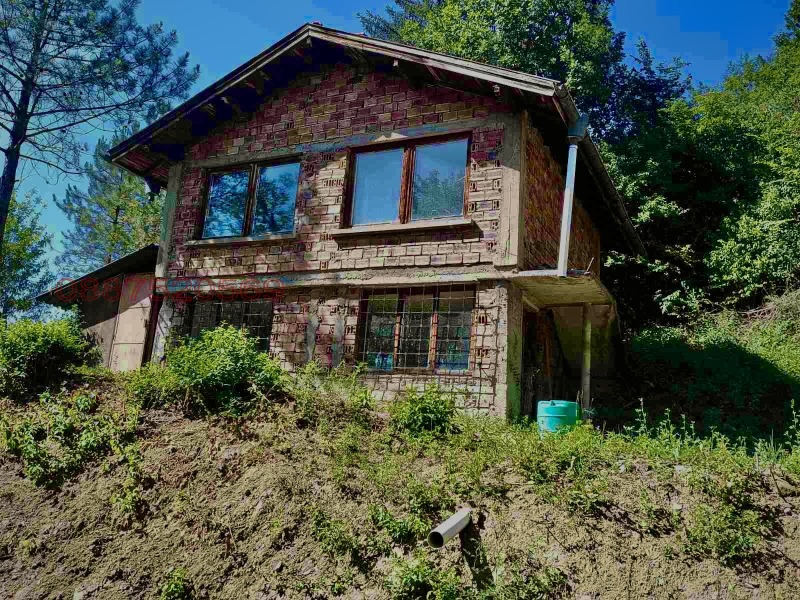 Продава КЪЩА, с. Искрец, област София област