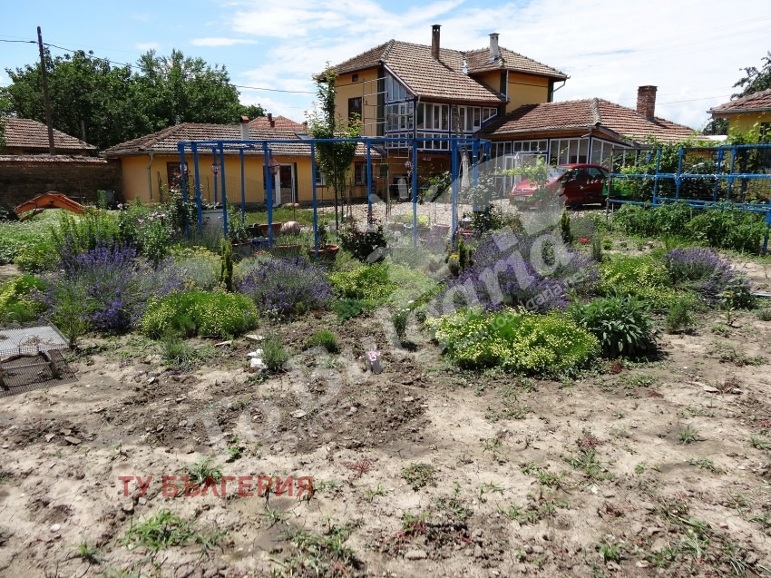 Продава КЪЩА, с. Лесичери, област Велико Търново, снимка 2 - Къщи - 52826608