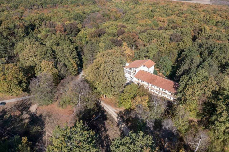 Продава ХОТЕЛ, гр. Долни чифлик, област Варна