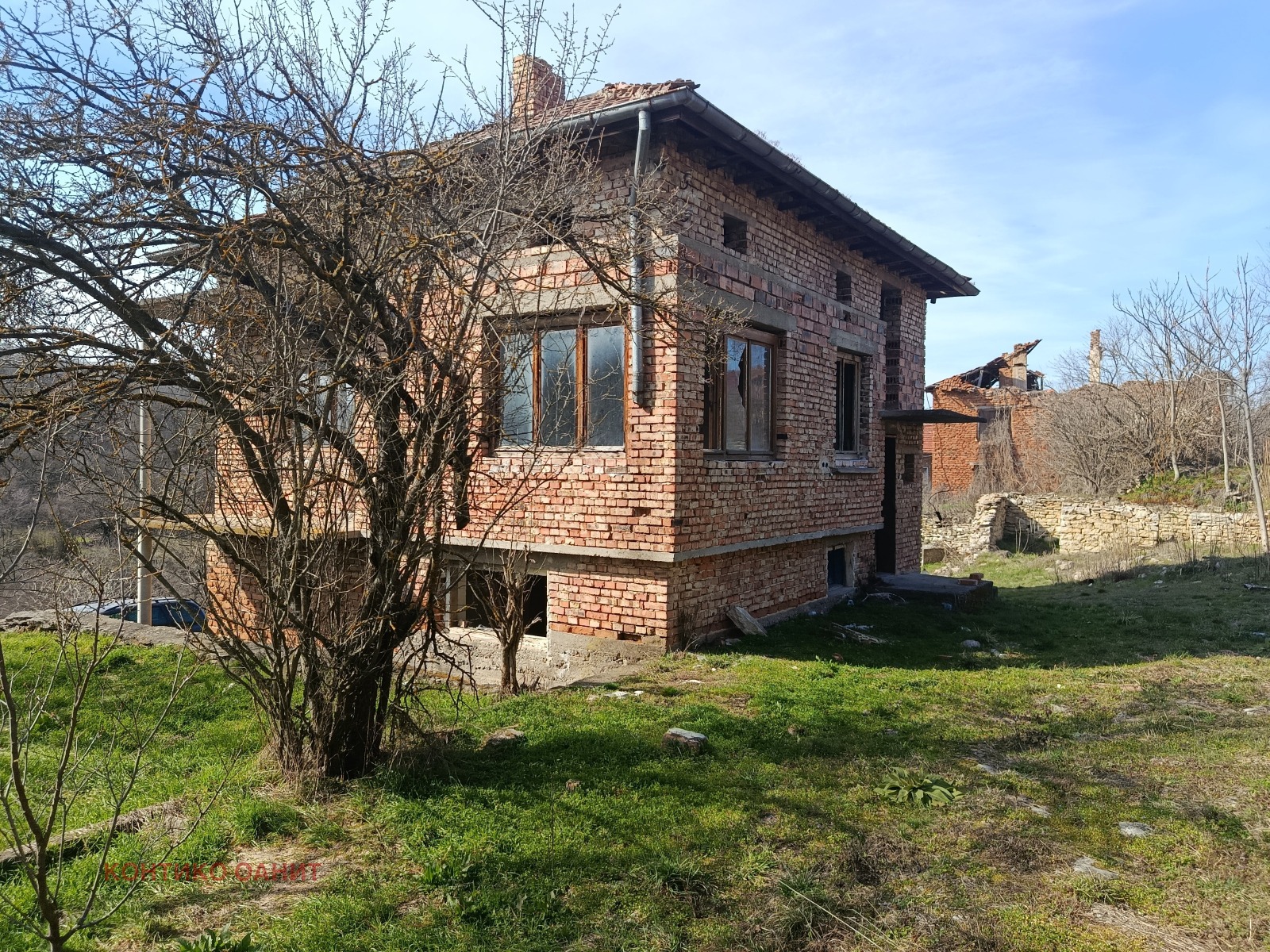 Продава КЪЩА, с. Карлуково, област Ловеч