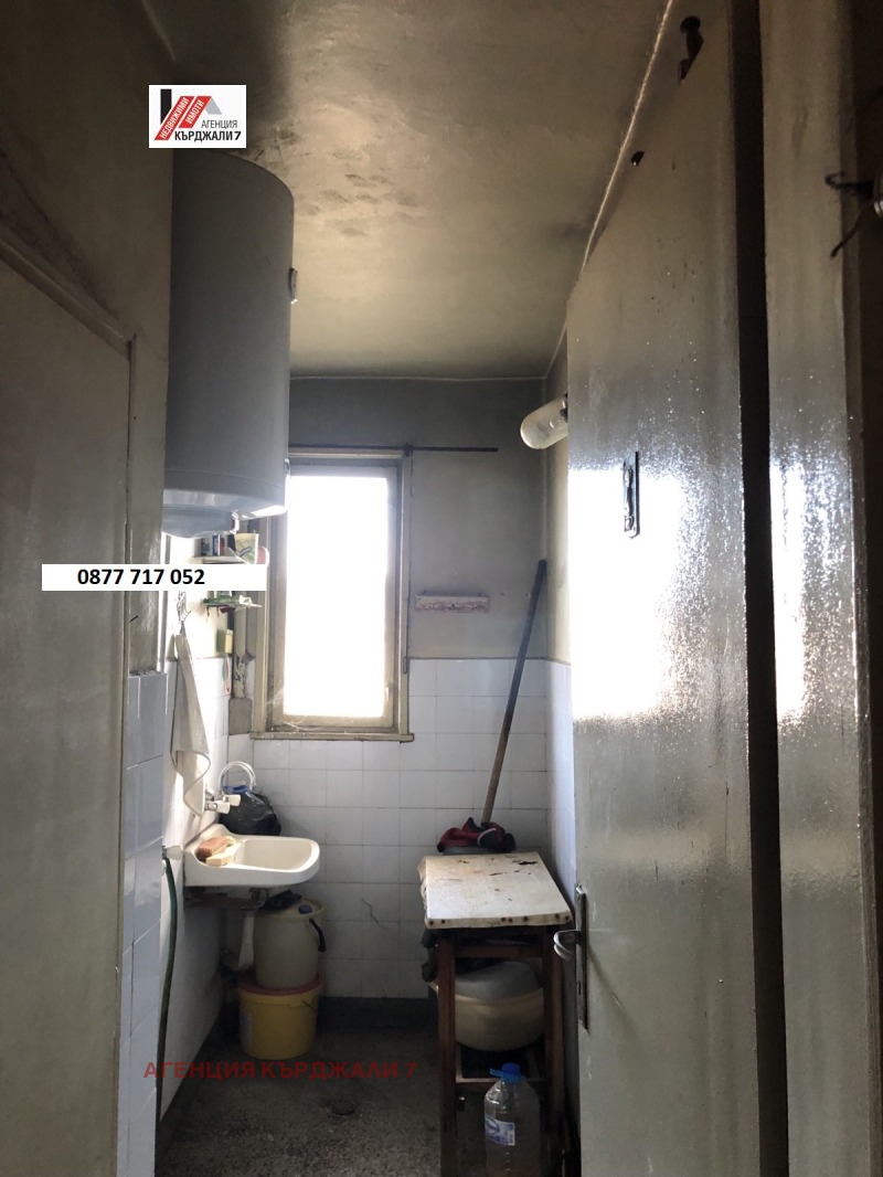 Продава 2-СТАЕН, гр. Кърджали, Център, снимка 9 - Апартаменти - 53164195