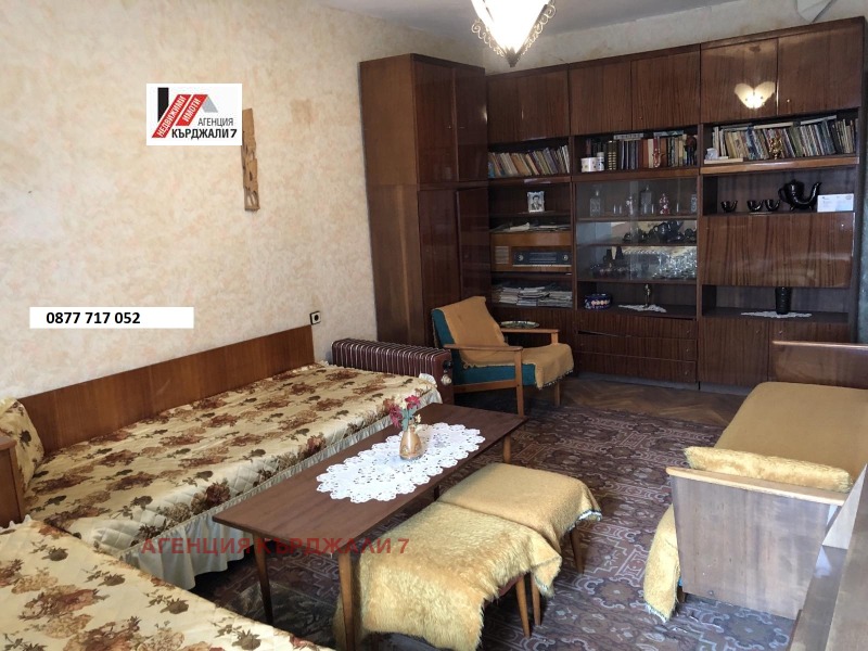 Продава 2-СТАЕН, гр. Кърджали, Център, снимка 2 - Апартаменти - 53164195