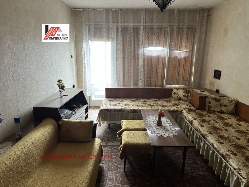 Продава 3-СТАЕН, гр. Кърджали, Център