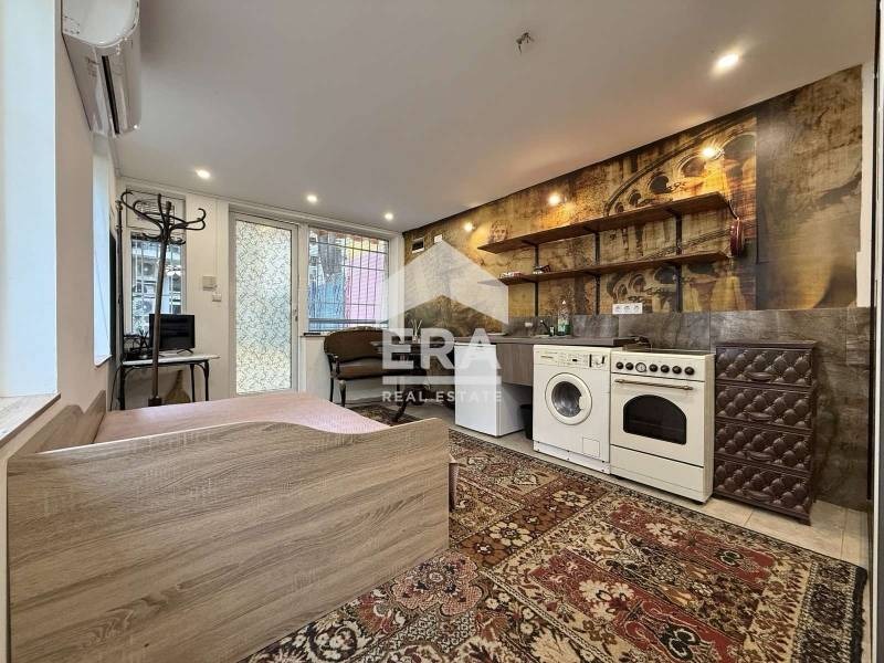 Продава КЪЩА, гр. София, Център, снимка 3 - Къщи - 52336075