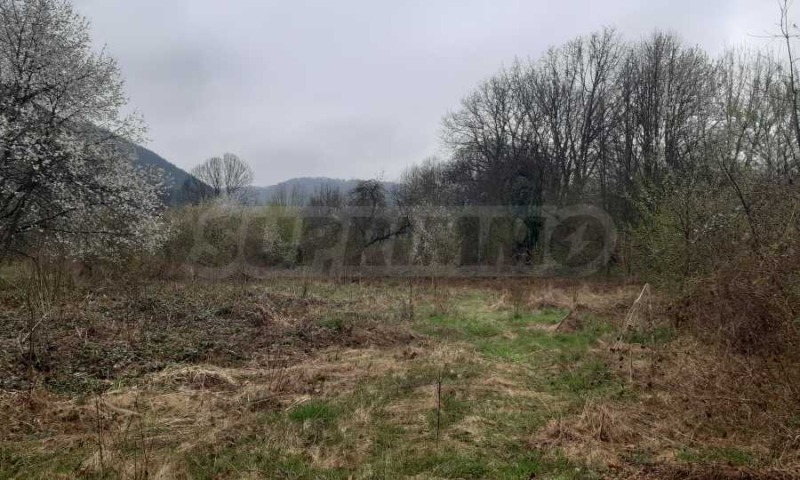 Eladó  Cselekmény régió Lovech , Trojan , 2080 négyzetméter | 15256871