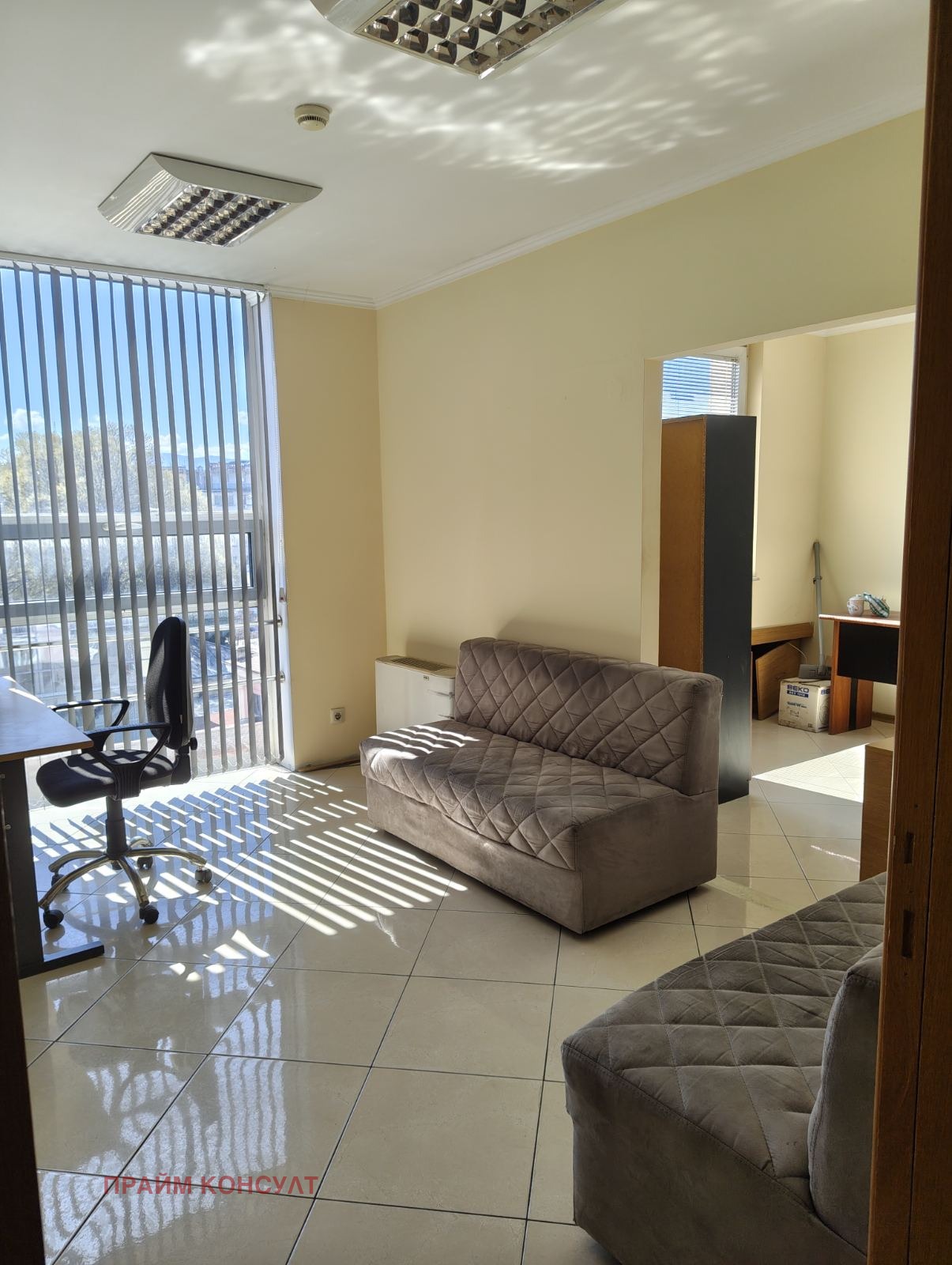 Продава ОФИС, гр. Пловдив, Център, снимка 2 - Офиси - 54131963