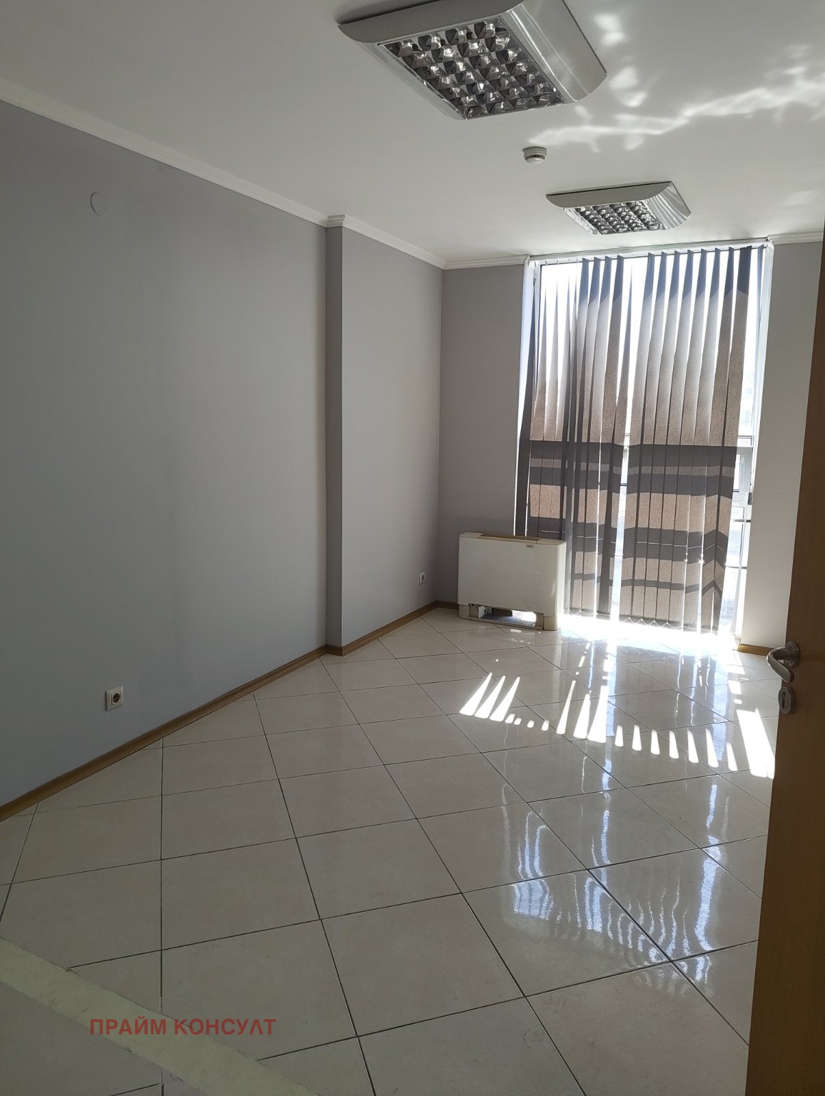 Продава ОФИС, гр. Пловдив, Център, снимка 3 - Офиси - 54131963