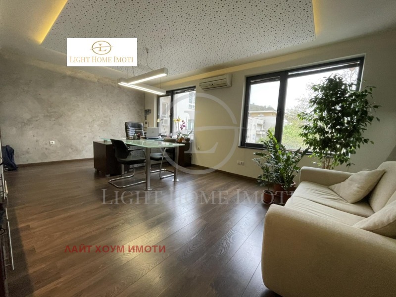 In vendita  Ufficio Plovdiv , Tsentar , 101 mq | 52970072