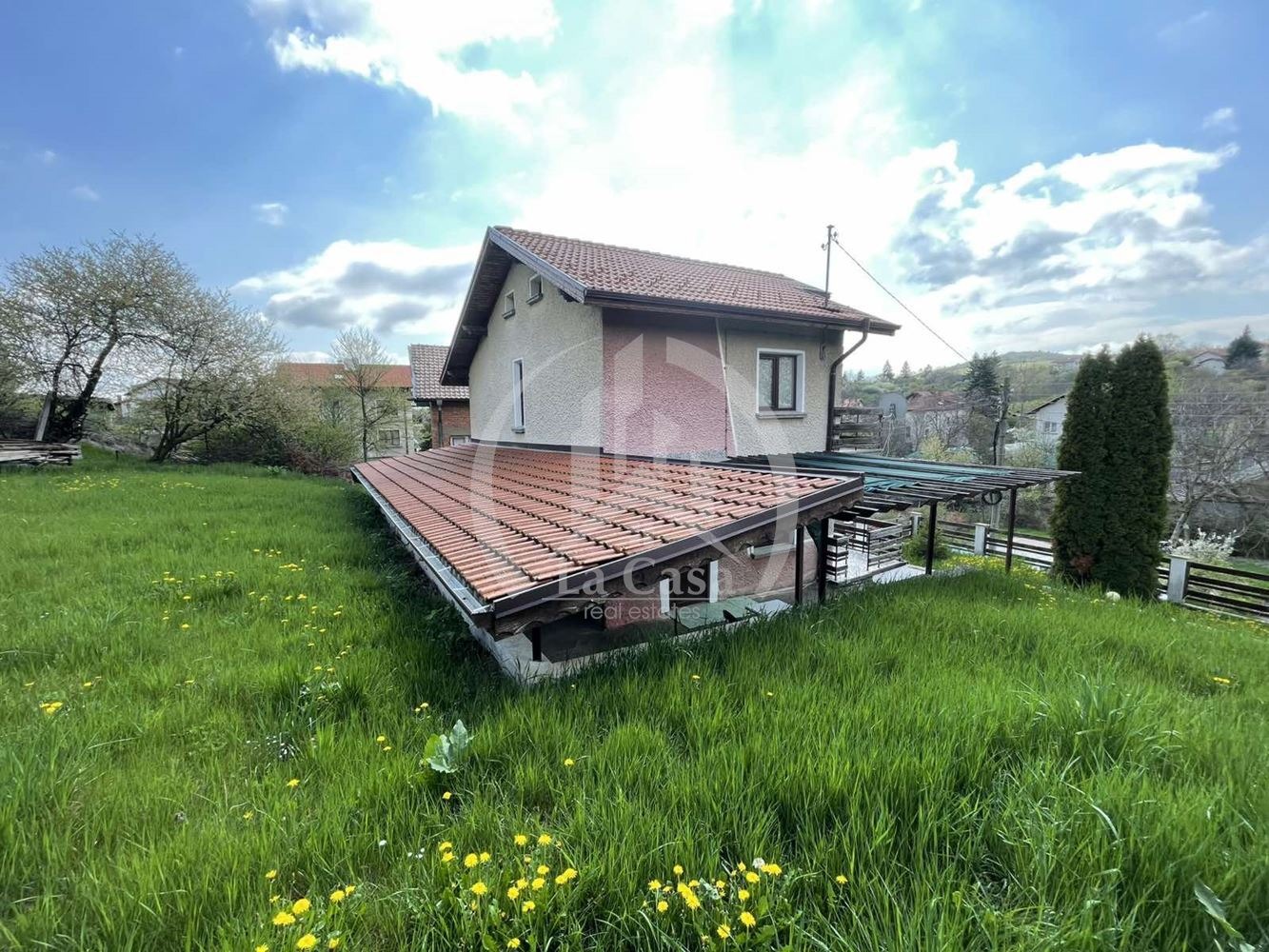 Продава КЪЩА, с. Хераково, област София област