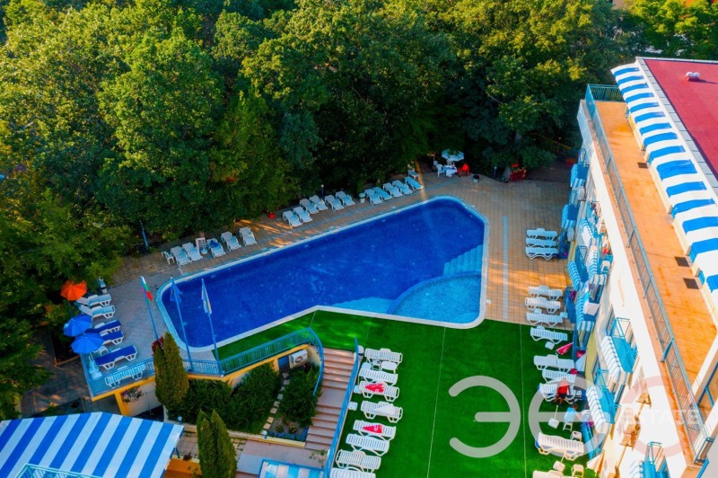 Продава ХОТЕЛ в град Варна, к.к. Златни пясъци - 4500 кв.м / 3 500 000 € » 6 845 405.00 лв., 360естейт