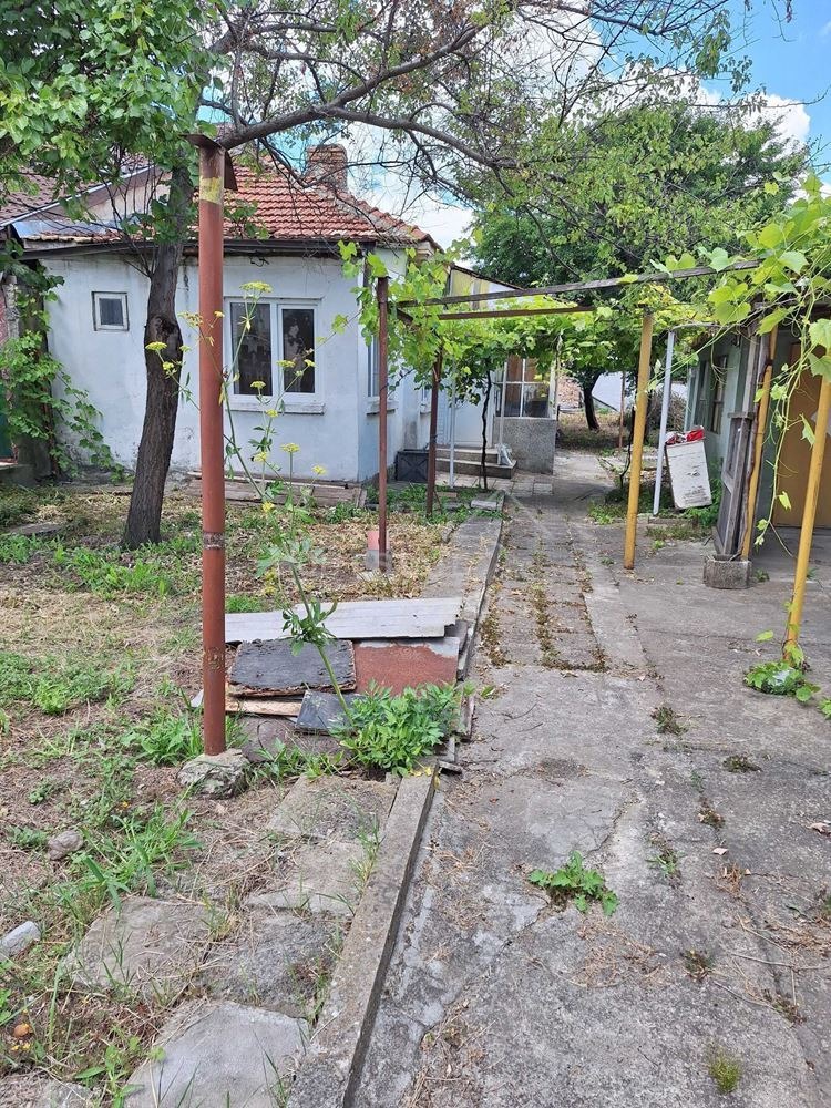 Продава КЪЩА, гр. Добрич, ЖП Гара, снимка 2 - Къщи - 56311817