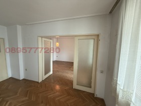 2 makuuhuonetta VINS-Tšerven ploštad, Varna