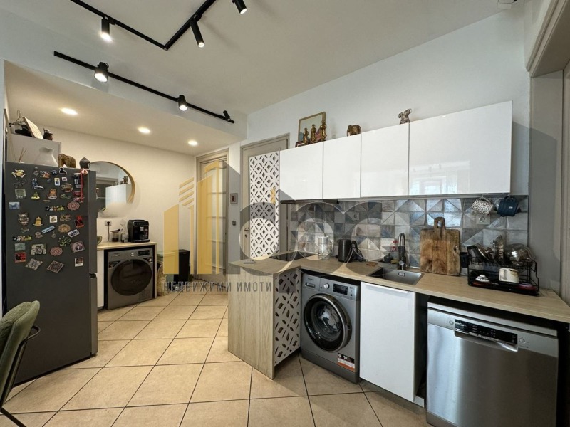 Продава 4-СТАЕН, гр. София, Център, снимка 2 - Апартаменти - 52493178