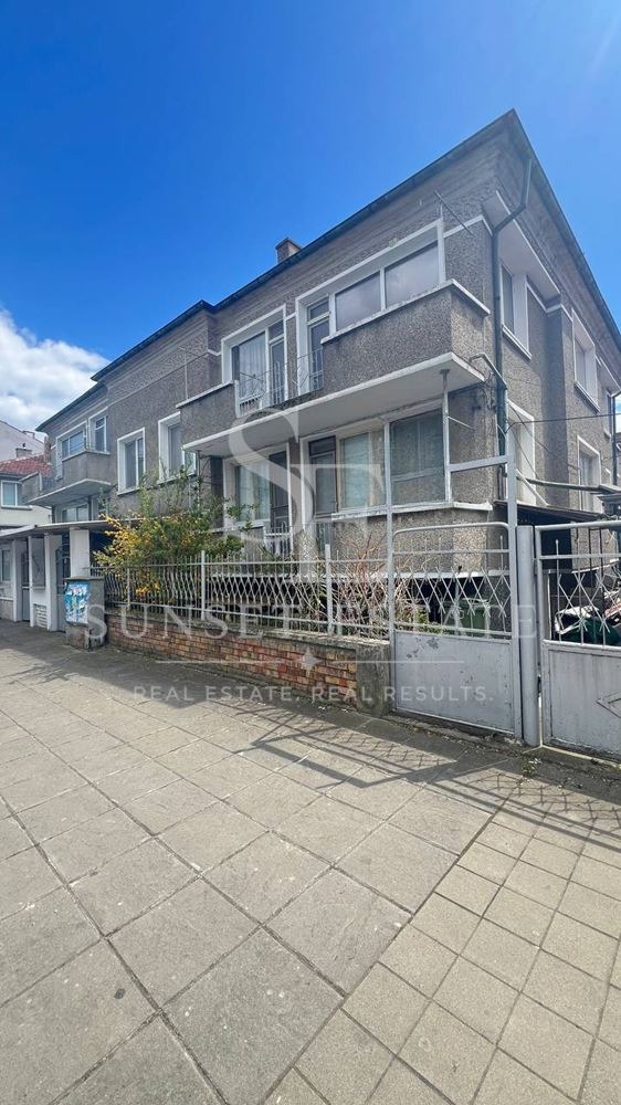 Продава ЕТАЖ ОТ КЪЩА, гр. Поморие, област Бургас, снимка 2 - Етаж от къща - 54406667