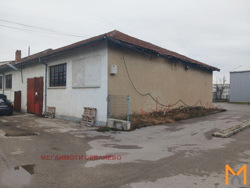 Продава СКЛАД в област Габрово, гр. Севлиево - 330 кв.м / 102 258 € » 199 999.26 лв., МЕГАИМОТИ СЕВЛИЕВО