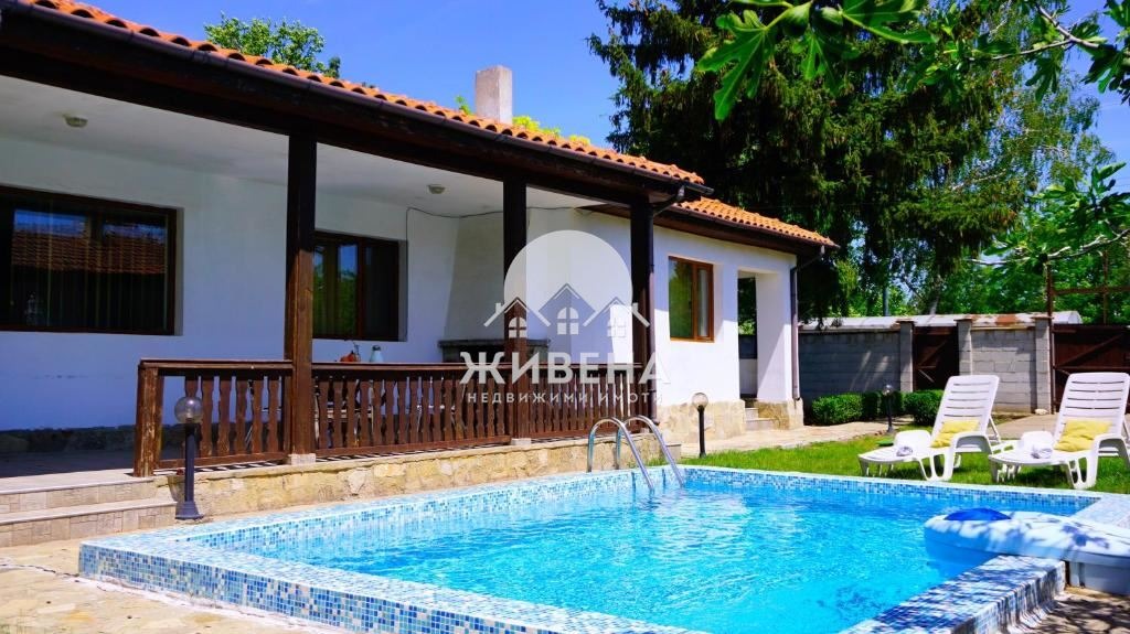 Продава КЪЩА, с. Соколово, област Добрич, снимка 2 - Къщи - 54133539