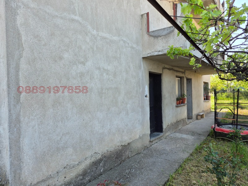 Продава ЕТАЖ ОТ КЪЩА, гр. Исперих, област Разград, снимка 2 - Етаж от къща - 52785259