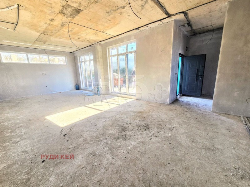 Продава КЪЩА, с. Яребична, област Варна, снимка 3 - Къщи - 51385628