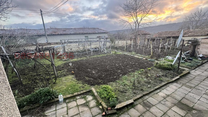 Продава КЪЩА, с. Славейково, област Варна, снимка 11 - Къщи - 53031658