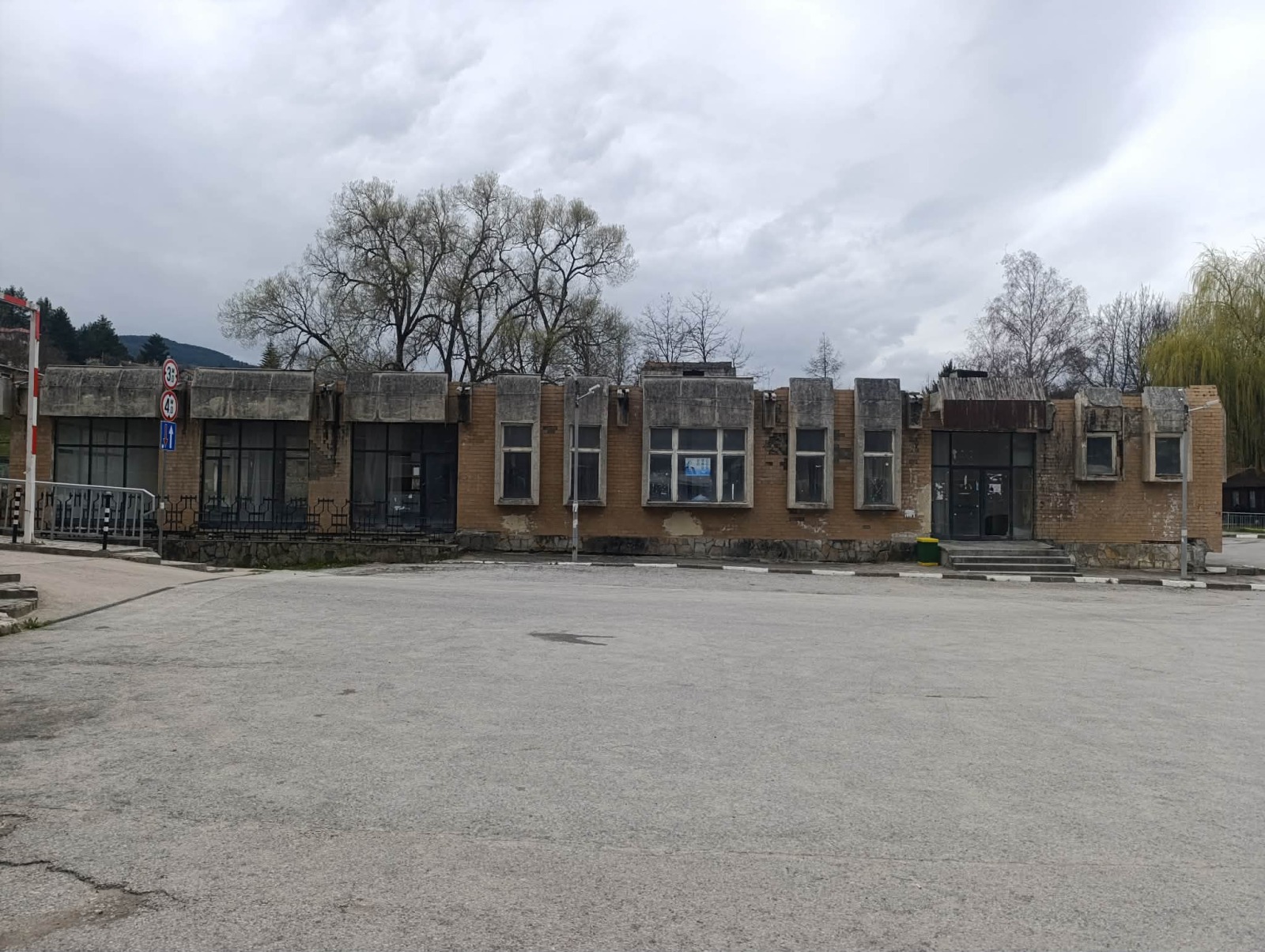 Продава ЗАВЕДЕНИЕ, с. Хвойна, област Смолян, снимка 3 - Заведения - 54188333