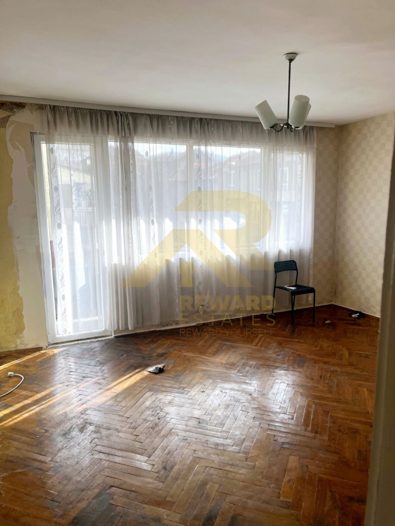 Продава  3-стаен град Перник , Център , 101 кв.м | 59513049