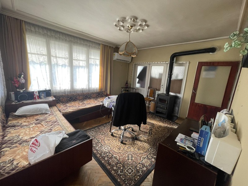 Продава МНОГОСТАЕН, гр. Шумен, Пожарната, снимка 3 - Апартаменти - 52547892