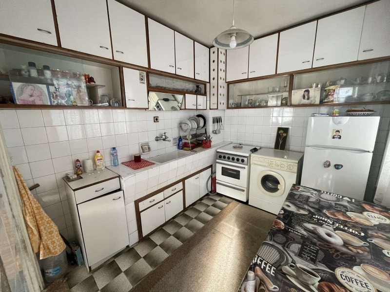 Продава МНОГОСТАЕН, гр. Шумен, Пожарната, снимка 4 - Апартаменти - 52547892