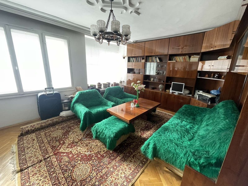 Продава МНОГОСТАЕН, град Шумен, Пожарната • 360000 лв. / 184065.08 € • 43284781 1