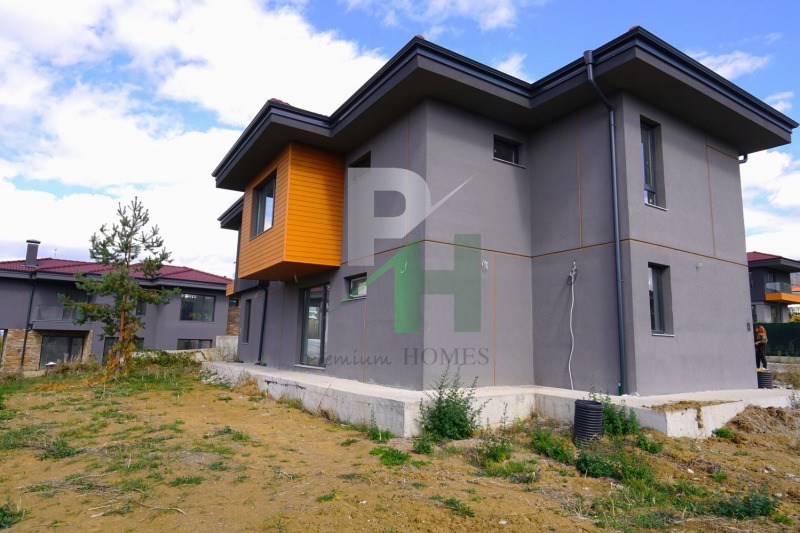 Продава КЪЩА, гр. София, с. Владая