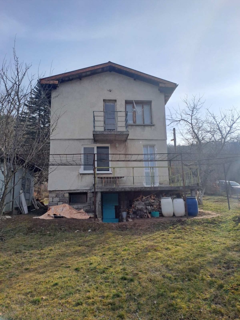 Продава КЪЩА, с. Церово, област София област