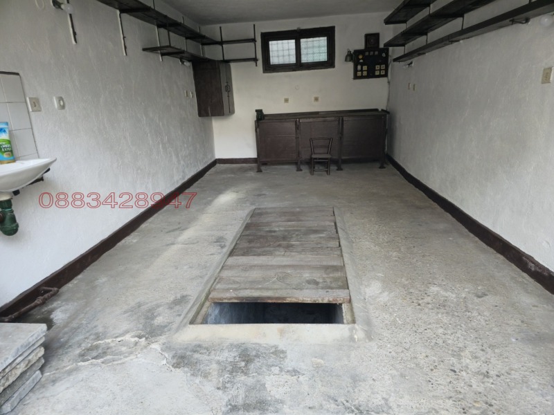 Продава ГАРАЖ, ПАРКОМЯСТО, гр. Велико Търново, Център, снимка 3 - Гаражи и паркоместа - 52904319