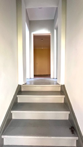 Trama Kniajevo, Sofia 10