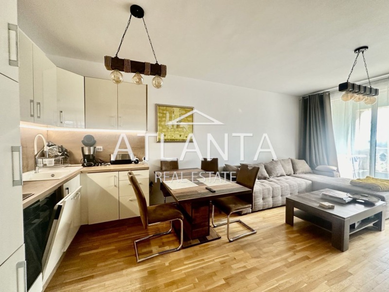 En venta  1 dormitorio Varna , k.k. Sv.Sv. Konstantin i Elena , 77 metros cuadrados | 86402497