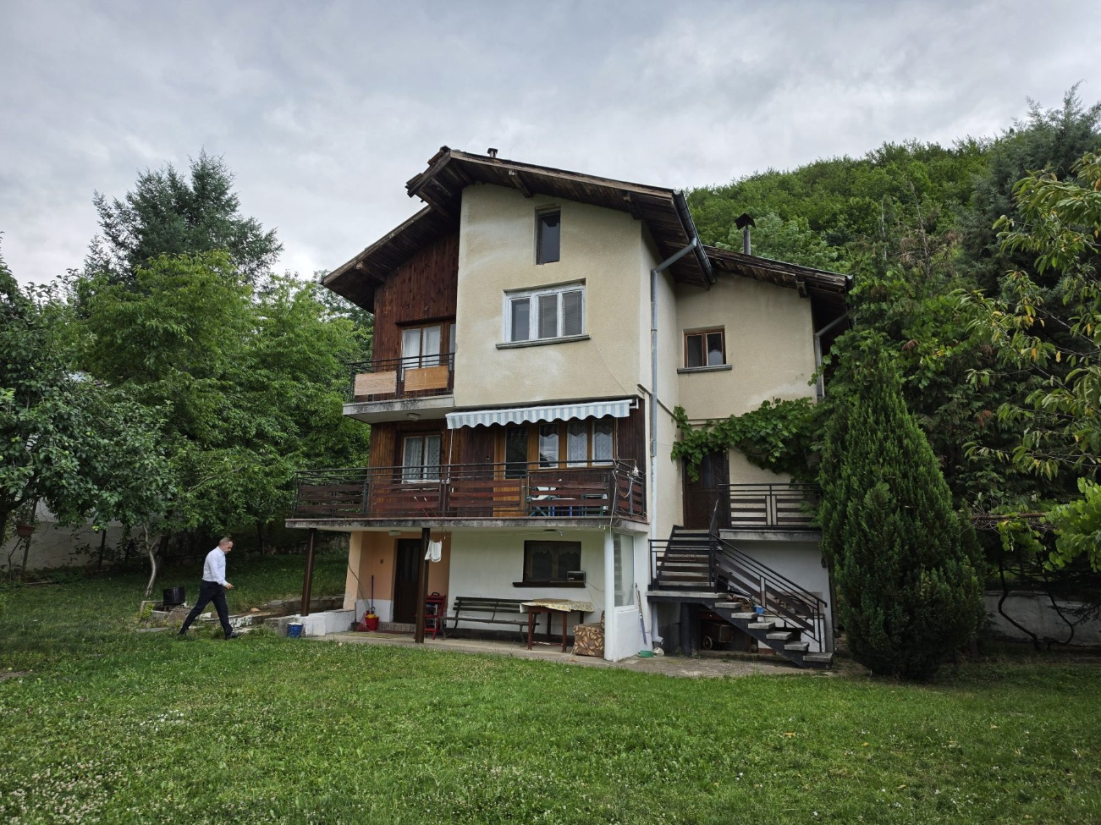 Продава КЪЩА, гр. Правец, област София област, снимка 2 - Къщи - 55441392