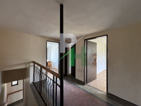 Hus Vakarel, region Sofia 8