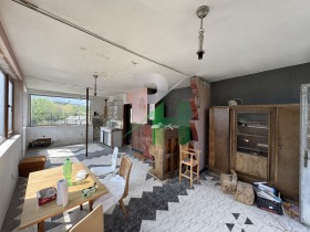 Hus Vakarel, region Sofia 4