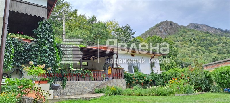 Продава КЪЩА, гр. Тетевен, област Ловеч, снимка 3 - Къщи - 56318672