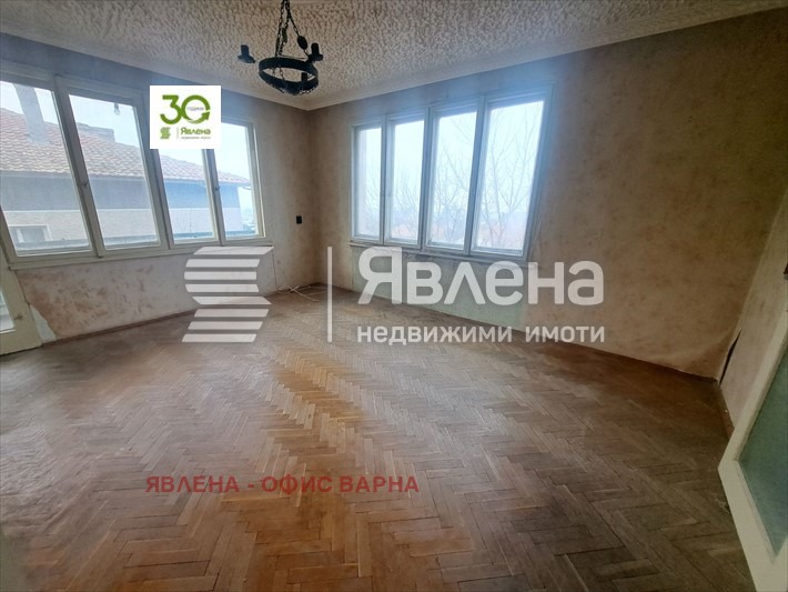 Продава ЕТАЖ ОТ КЪЩА, гр. Аксаково, област Варна, снимка 2 - Етаж от къща - 54373626